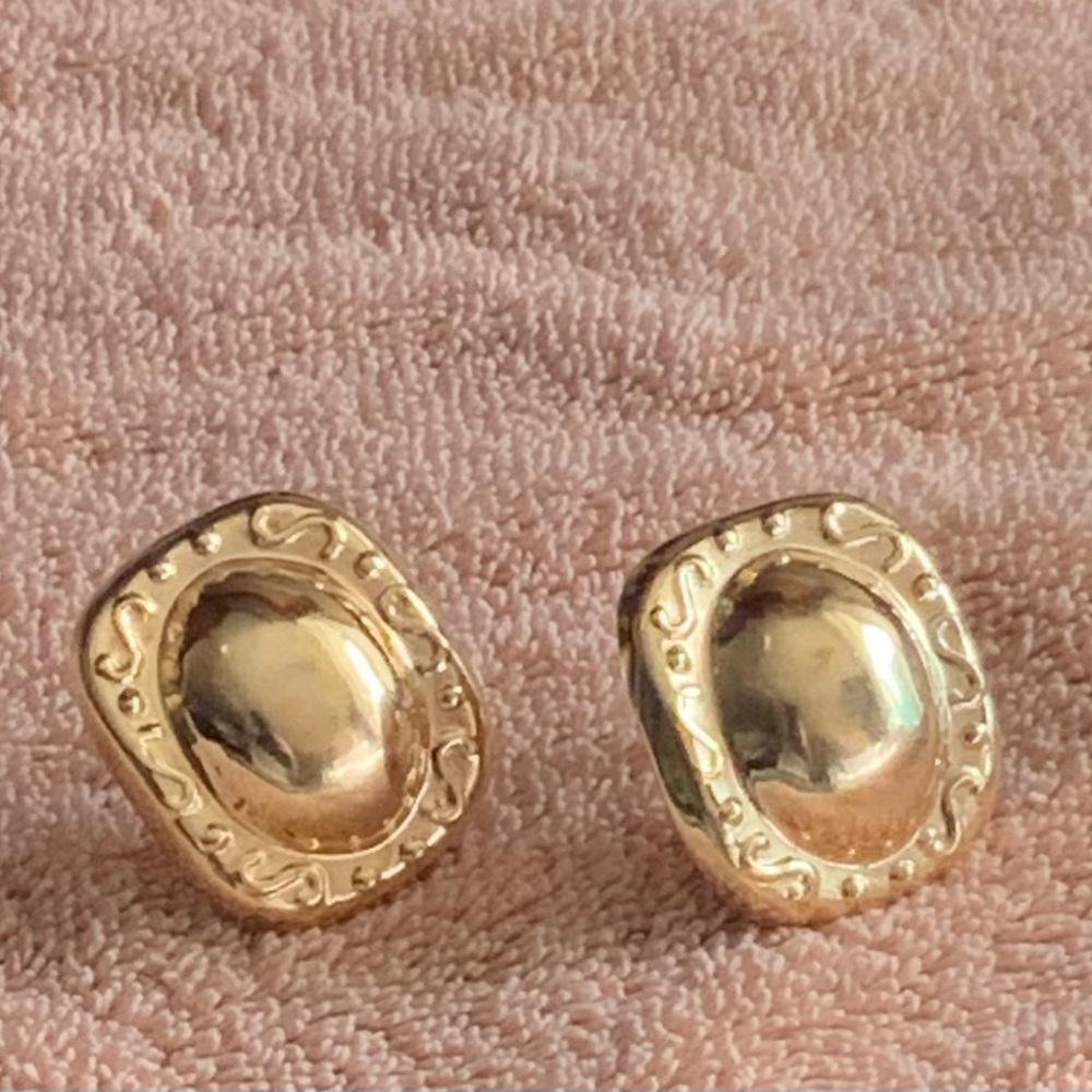 Vintage 14K Gold Large Round Square Ornate Carved Earrings Omega Backs